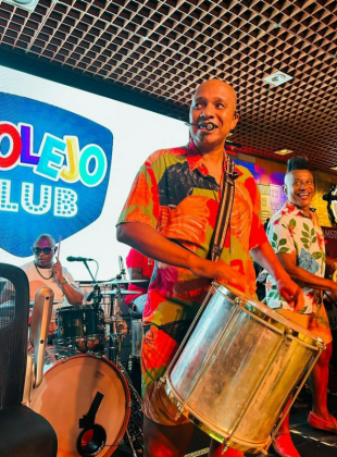 Companheiros de banda testemunham sua vontade de superar desafios. (Foto: Instagram)