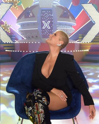 Xuxa continuou pontuando algumas frases ditas pelas mães que seriam equivocadas: “Dizer ‘eu te bato porque quero o teu bem”, está errado; ‘bater em você dói mais em mim do que em você’, está errado". (Foto Instagram)