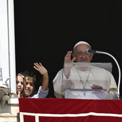 "Certa vez, ouvi uma sábia velhinha do povo dizer: 'Jesus jamais se cansa de perdoar; somos nós que nos cansamos de pedir perdão'", afirmou. (Foto Divulgação)