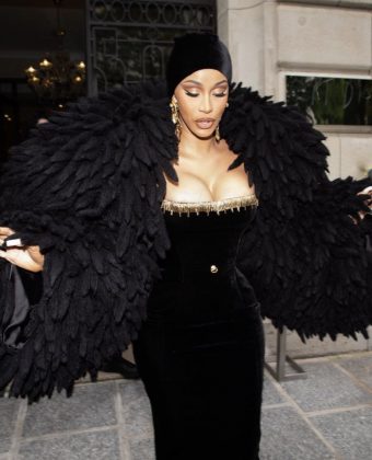 Cardi B, a diva do hip-hop, brilha sob a orientação de Kollin Carter (Foto: X)