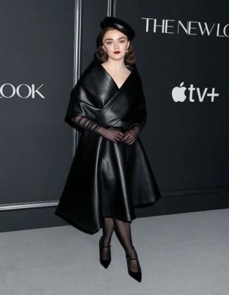 Maisie Williams, a atriz britânica conhecida por seu papel em "Game of Thrones", é uma verdadeira fashionista, com sua elegância destacada por Kate Foley e Alexandra Cronan. (Foto: X)