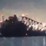 Wallace acrescentou que a tripulação permanece a bordo do navio e está se comunicando com a Guarda Costeira dos EUA. (Foto: reprodução video Instagram)