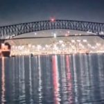 Quarto corpo é encontrado em rio onde navio colidiu contra ponte, nos EUA. (Foto: reprodução video Instagram)