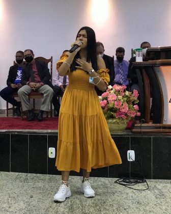 Após o falecimento da cantora gospel Débora Borges, de apenas 20 anos, no último domingo (10/3), em decorrência de complicações de tuberculose. (Foto Instagram)