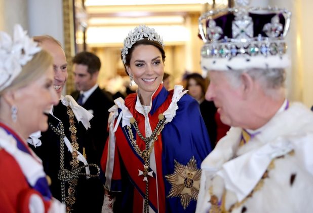 Nesta segunda-feira (04), a Princesa Kate Middleton, foi vista pela primeira vez após sua cirurgia no abdômen que a deixou longe dos compromissos da realeza, por dois meses, desde o começo deste ano (Foto: Instagram)