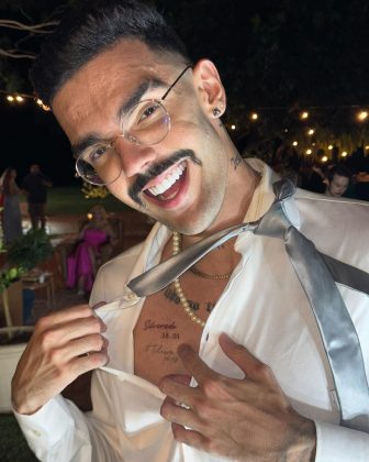 "Ao menos ele me comprou um chapéu e eu o tenho até hoje". (Foto Instagram)