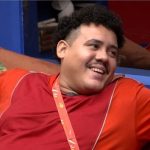 Durante a transmissão do Big Brother Brasil 24, ao testemunhar Lucas Henrique manifestando seus sentimentos por Pitel. (Foto Instagram)