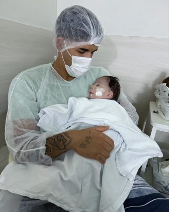 Após sete meses de internação do filho. (Foto Instagram)