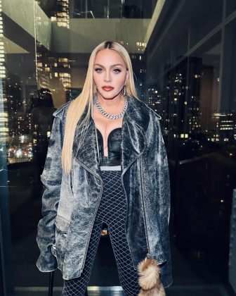 A artista se prepara para até fazer mudanças no palco. (Foto: Instagram)