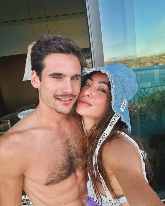 Sabrina Sato compartilha álbum de fotos beijando Nicolas Pratter na Costa Rica (Foto: Instagram)