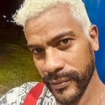 Samuel de Assis deixou os fãs boquiabertos ao surgir com um novo visual na última sexta-feira (15), durante sua participação no programa Encontro (Foto: Instagram)
