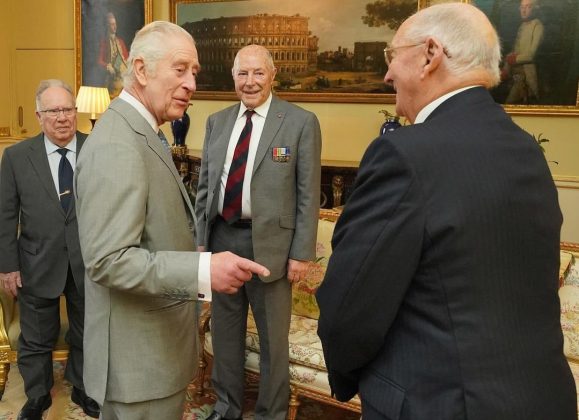 Rei Charles III aparece em novas fotos após boatos sobre morte (Foto: Instagram)