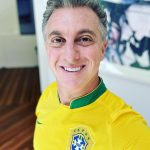 Ele é um dos mais renomados apresentadores do país, atualmente apresenta o programa Domingão com Hulk, da Rede Globo. (Foto: Instagram)