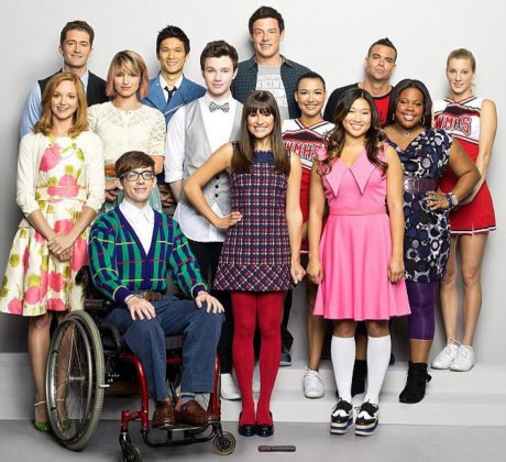 "Glee" retrata os altos e baixos do clube de coral da escola McKinley, explorando temas de diversidade, aceitação e autoexpressão (Foto: Instagram)