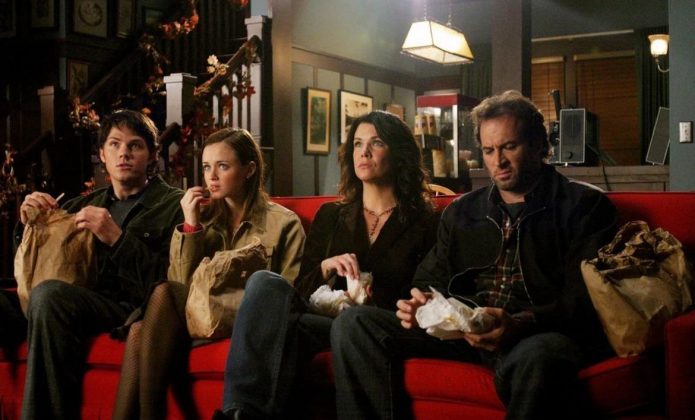 "Gilmore Girls" celebra a relação única entre mãe e filha, Lorelai e Rory Gilmore, em uma pequena cidade cheia de personagens excêntricos (Foto: Instagram)