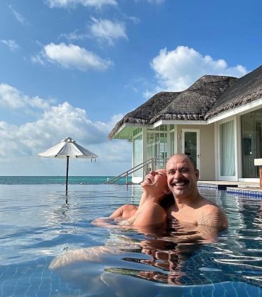 O casal trocou abraços e risadas durante o passeio. (Foto: Instagram)