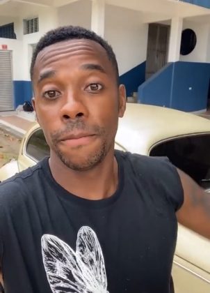 Robinho está lidando bem com a situação, dentro do possível. (Foto: Instagram)