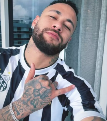 A suspensão da multa foi uma vitória para Neymar em um processo que se arrastava desde o ano passado. (Foto: Reprodução Instagram)