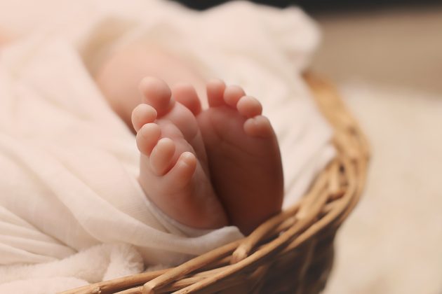 Quando seu filho Henry Sousa de Oliveira, de apenas 1 ano e 9 meses, faleceu. (Foto Pexels)