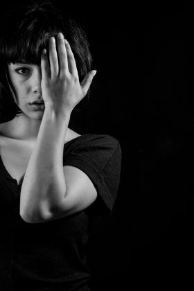 A violência contra a mulher não se limita a fronteiras geográficas, classes sociais ou culturas específicas. (Foto: Pexels)