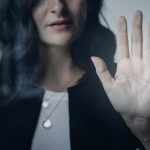 No Dia Internacional da Mulher, é fundamental refletirmos sobre um tema crucial e urgentemente necessário: a violência contra a mulher. (Foto: Pexels)