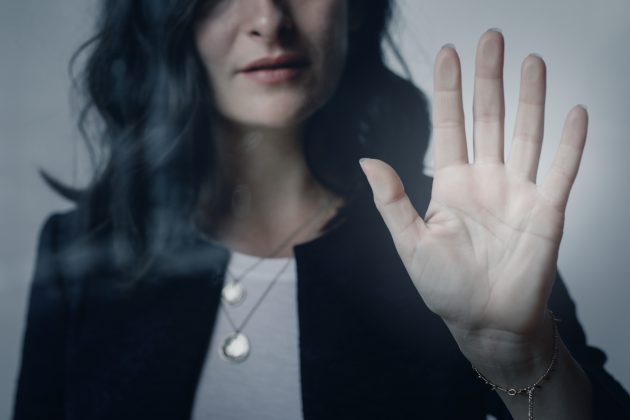 No Dia Internacional da Mulher, é fundamental refletirmos sobre um tema crucial e urgentemente necessário: a violência contra a mulher. (Foto: Pexels)