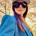 Anne Hathaway revela estar sóbria há mais de cinco anos, cumprindo uma promessa feita em 2019. (Foto: Instagram)