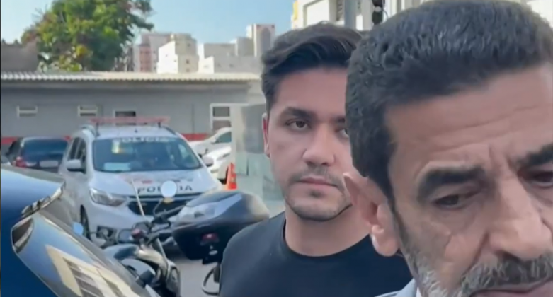 Um empresário de 25 anos, está sendo investigado como suspeito de colidir seu carro de luxo, na traseira de outro veículo, um Sandero. (Fonte: Tv Globo)