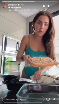 Preparando um prato de peixe, a influenciadora exibe sua destreza na culinária. (Foto: Instagram)