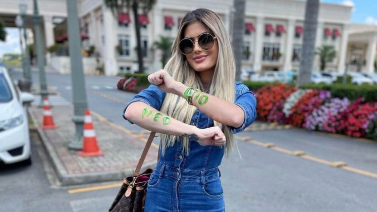Ela mora em Balneário Camboriú, uma das praias mais famosas do Brasil e do mundo. (Foto: Instagram)