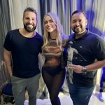 Yasmin e os produtores do After Secreto. (Foto: Instagram)