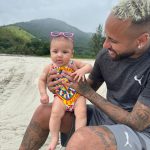 Neymar ao lado da sua filha Mavie. (Foto: Instagram)