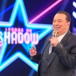 Raul Gil foi homenageado no 'Domingão com Huck' no último domingo (31), emocionando-se ao relembrar momentos marcantes de sua carreira televisiva. (Foto Instagram)