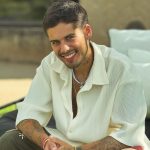 Sandro Pedroso é ator e ficou conhecido por sua carreira na TV. (Foto: Instagram)