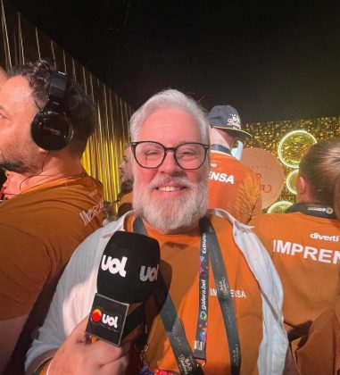 Ao chegar para gravar, Leão Lobo encontrou pedras em volta de sua mesa, alertando-o para não se sentar ali, o que revelou ser um "trabalho" feito por Márcia. (Foto: Instagram)