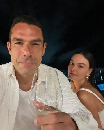 O casal, Isis Valverde e Marcus Buaiz, vão se casar em breve. A ideia deles é para se casarem em novembro, mesmo sem o local definido, deve ser em Vitória (ES), Minas Gerais ou em Salvador (BA) (Foto: Instagram)