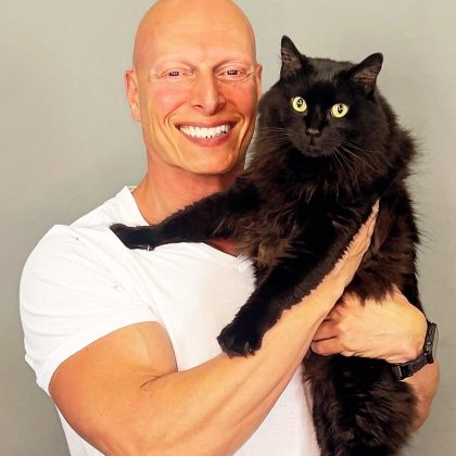 Nas suas redes sociais, ele costuma postar fotos com seus animais de estimação. (Foto: Instagram)