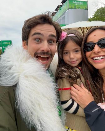 Nicolas Prattes e Sabrina Sato levam Zoe para aproveitar Disneyland Paris (Foto: Instagram)