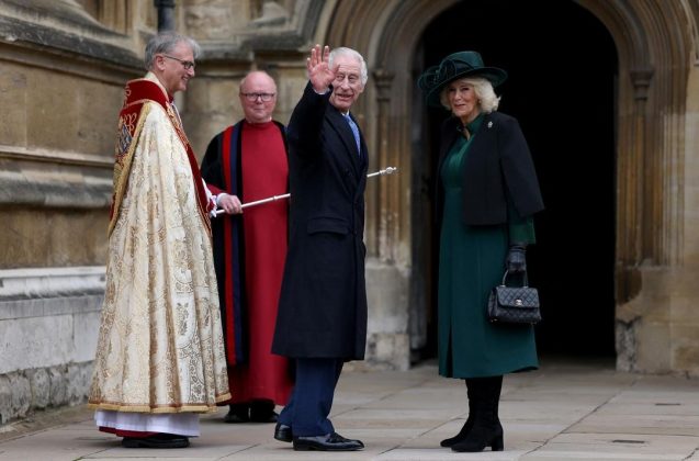 No último domingo (31), o Rei Charles III esteve presente na missa de Páscoa ao lado da sua esposa, Rainha Camila, no Castelo de Windsor, na Inglaterra. (Foto: Instagram)
