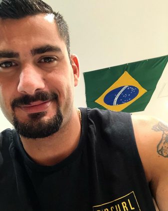 Em meio ao alvoroço, Nizam, que vive um affair com a atriz Leticia Spiller, pareceu não se abalar com a situação. “As pessoas já estavam procurando meu perfil, povo safado”, brincou ele. (Foto: Instagram)