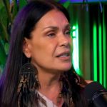 Carolina Ferraz expõe traição que cometeu no passado durante relacionamento. (Foto: YouTube)