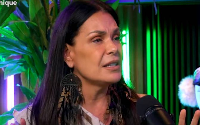 Carolina Ferraz expõe traição que cometeu no passado durante relacionamento. (Foto: YouTube)