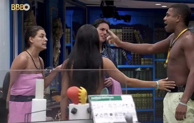 Após discussão acalorada, Beatriz acabou soltando uma declaração polêmica sobre Davi. (Foto: TV Globo)