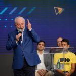 Nesta terça-feira (02), o presidente Lula (PT) participou do ato de filiação da ministra da igualdade Racial, Anielle Franco, ao Partido dos Trabalhadores (PT) (Foto: Agência Brasil)