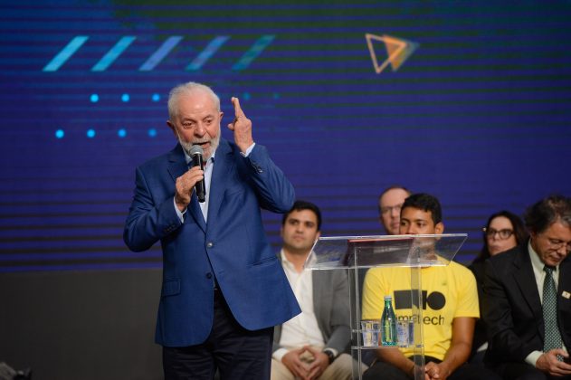 Nesta terça-feira (02), o presidente Lula (PT) participou do ato de filiação da ministra da igualdade Racial, Anielle Franco, ao Partido dos Trabalhadores (PT) (Foto: Agência Brasil)