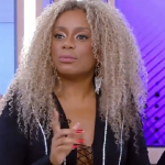 Autora da frase: “Eu sou toda natural, sou bonita pra caramba”. ela ficou famosa na internet, e chegou a se tornar cantora de funk. (Foto: SBT)