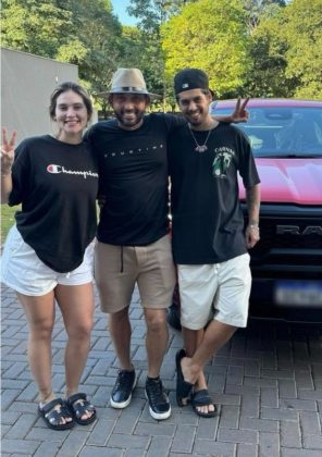 Influenciadora surpreende William Gusmão com caminhonete Dodge Ram Rampage R/T 0 km. (Foto: Instagram)