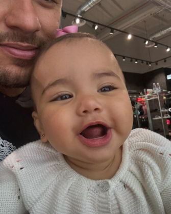 O presente foi dado após o batizado de Mavie. (Foto: Instagram)