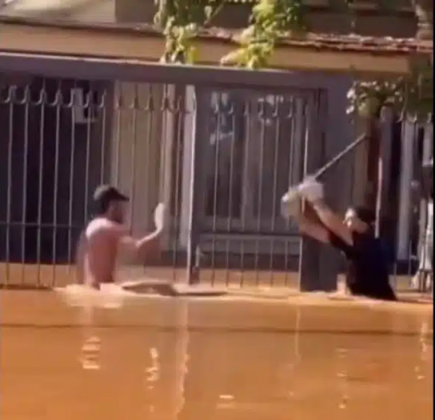 Em meio à tragédia, homem é flagrado roub4ndo casas no RS e moradores partem para cima. (Foto: Instagram)