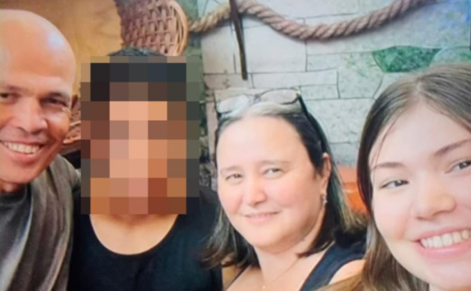 Pai, mãe e irmã foram mortos pelo filho adotivo da família. (Foto: Instagram)